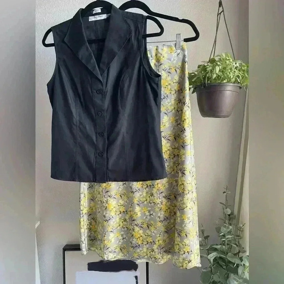 Floral silky midi a line skirt - Picture 2 of 6